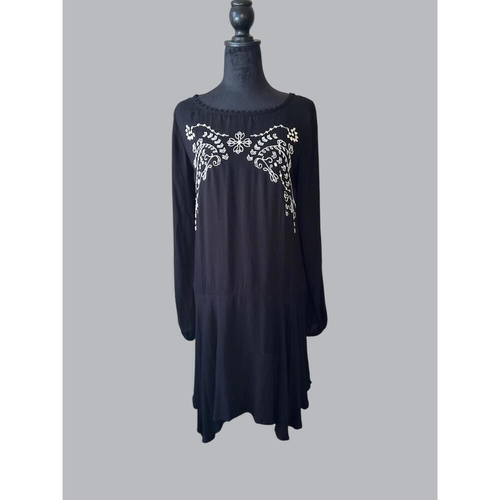 NWT Xhiliration Black Long Sleeve Casual Dress with White Embroidery - Size M
